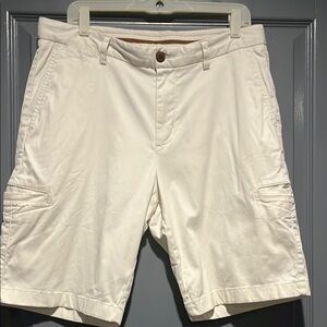 Tommy Bahama Men's White Cargo Shorts 34 9 1/2 inseam